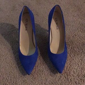 Guess Pumps
